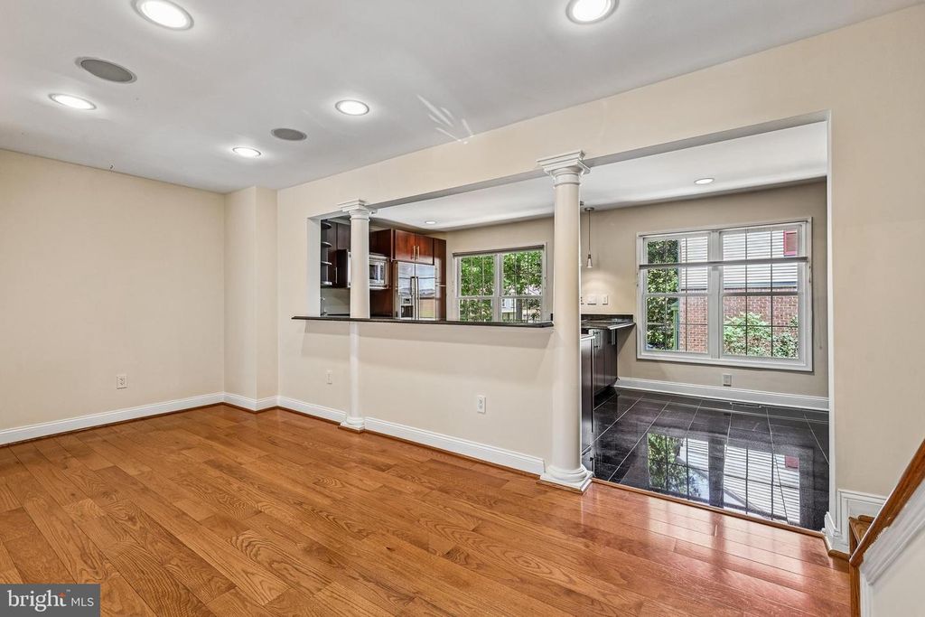 Image 11 of property listing at 17 APPLESEED LN, Gaithersburg, MD 20878