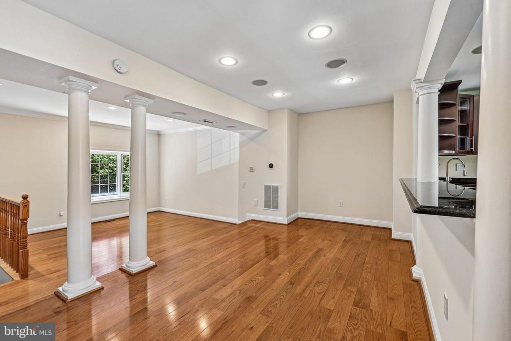 Image 12 of property listing at 17 APPLESEED LN, Gaithersburg, MD 20878