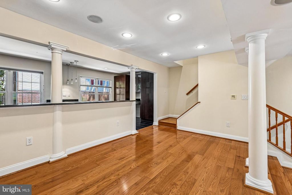 Image 13 of property listing at 17 APPLESEED LN, Gaithersburg, MD 20878
