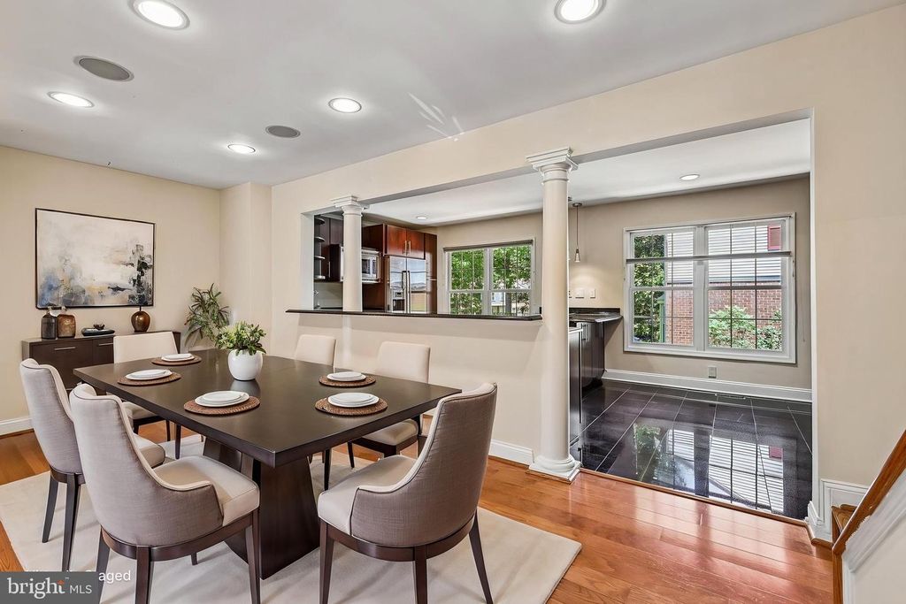 Image 2 of property listing at 17 APPLESEED LN, Gaithersburg, MD 20878