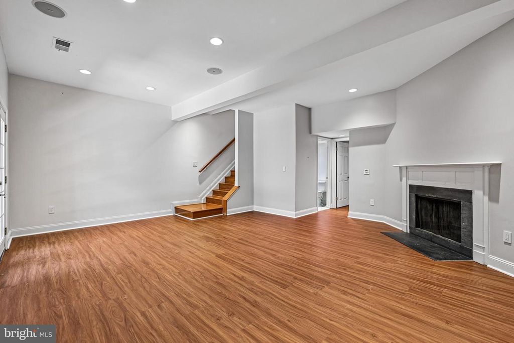 Image 37 of property listing at 17 APPLESEED LN, Gaithersburg, MD 20878