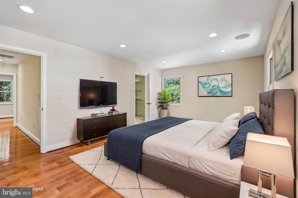 Image 4 of property listing at 17 APPLESEED LN, Gaithersburg, MD 20878