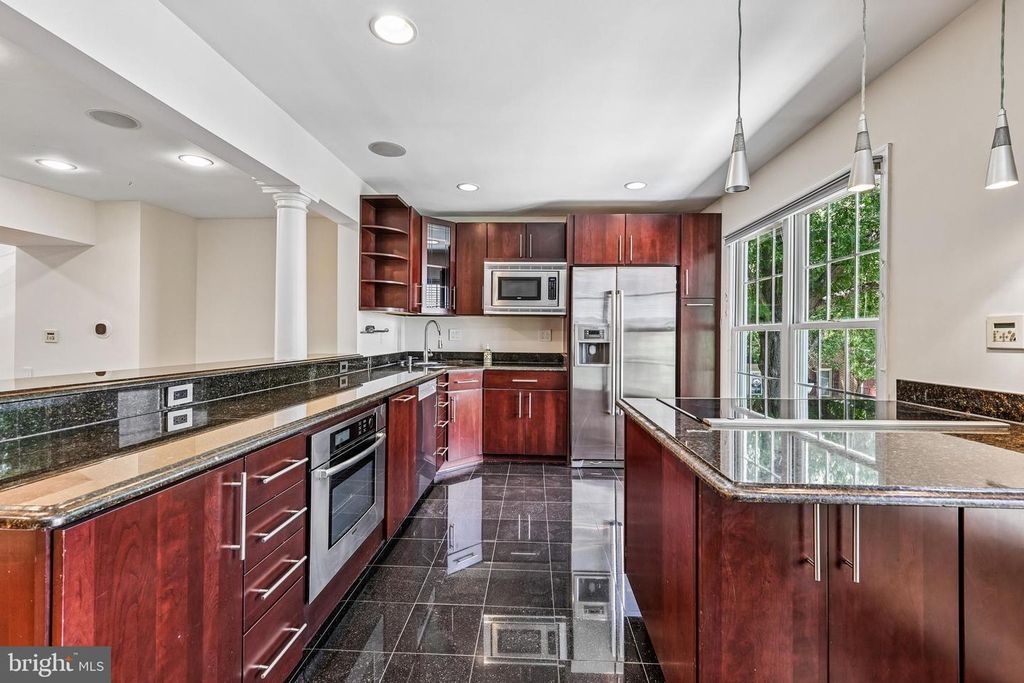 Image 5 of property listing at 17 APPLESEED LN, Gaithersburg, MD 20878