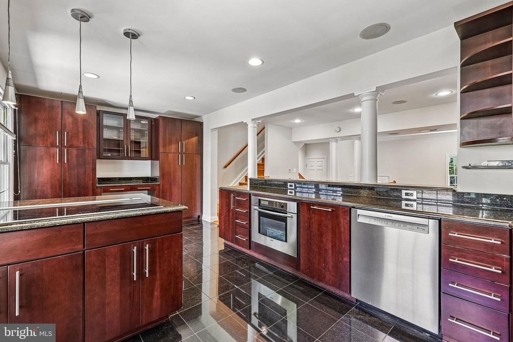 Image 7 of property listing at 17 APPLESEED LN, Gaithersburg, MD 20878