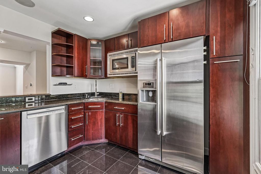 Image 8 of property listing at 17 APPLESEED LN, Gaithersburg, MD 20878