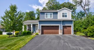 4 Newport Drive, Colonie, NY 12309