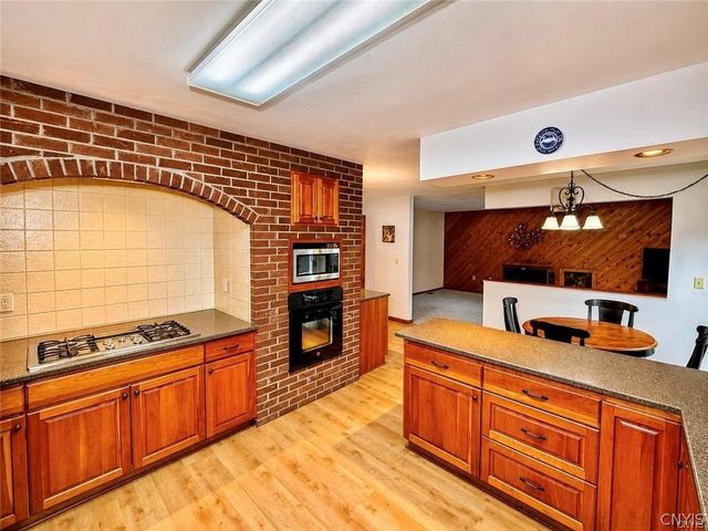7801 Clearwater Circle, Pompey, NY 13104