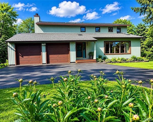 7801 Clearwater Circle, Pompey, NY 13104