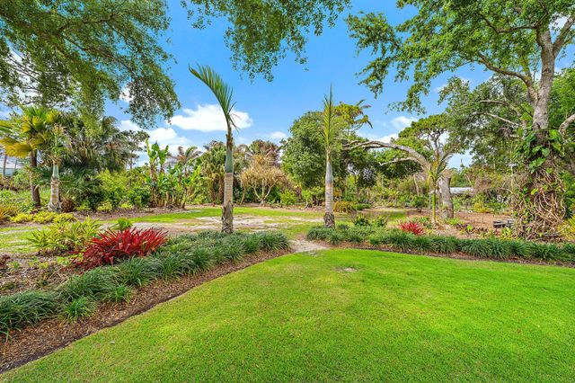 7902 SE Canaan Way, Jupiter, FL 33458