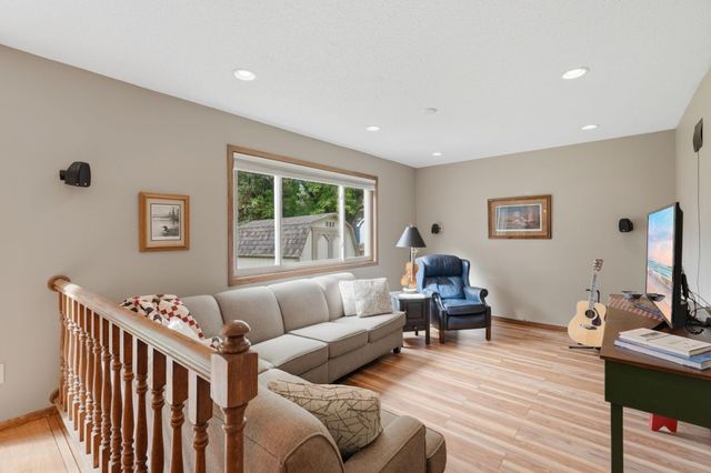 9445 Hillingdon Road, Woodbury, MN 55125