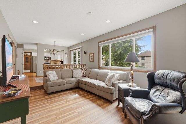 9445 Hillingdon Road, Woodbury, MN 55125