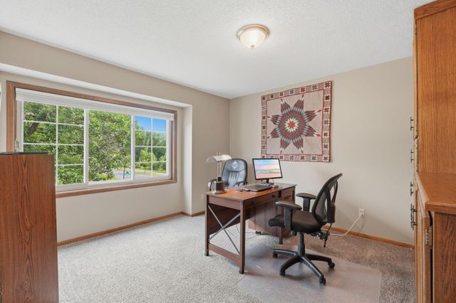 9445 Hillingdon Road, Woodbury, MN 55125