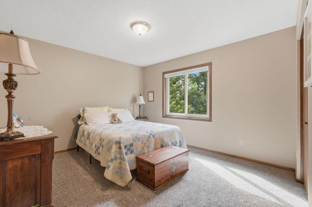 9445 Hillingdon Road, Woodbury, MN 55125