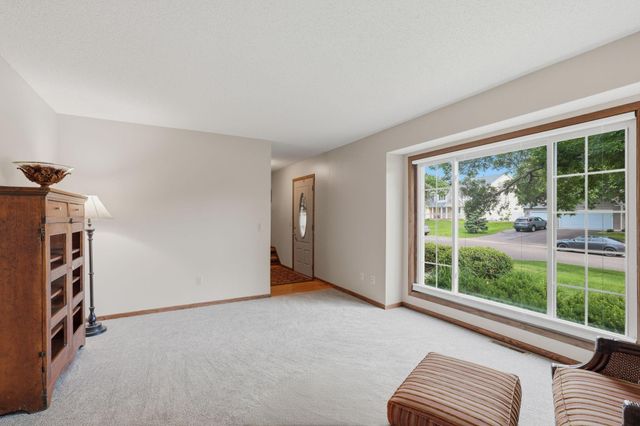 9445 Hillingdon Road, Woodbury, MN 55125