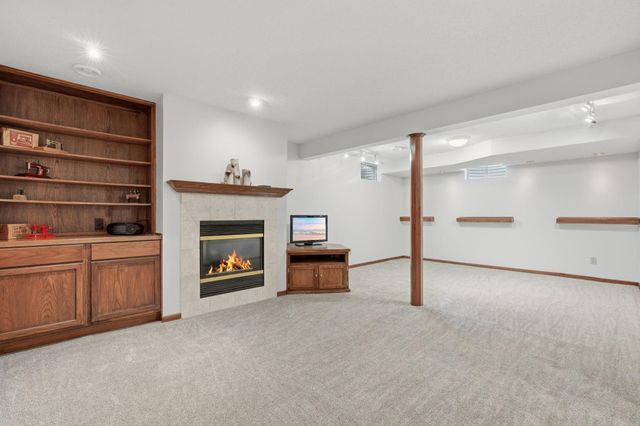 9445 Hillingdon Road, Woodbury, MN 55125