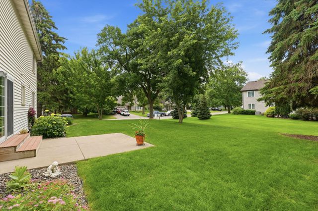 9445 Hillingdon Road, Woodbury, MN 55125