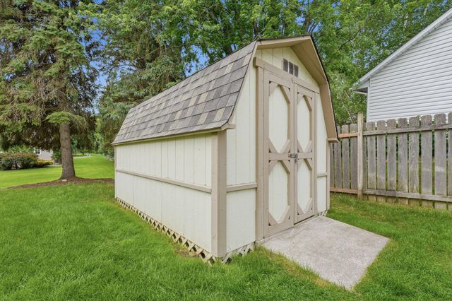 9445 Hillingdon Road, Woodbury, MN 55125