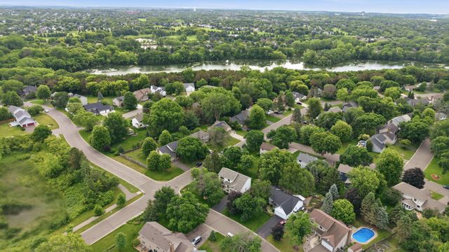 9445 Hillingdon Road, Woodbury, MN 55125