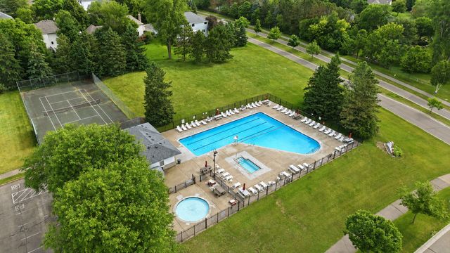 9445 Hillingdon Road, Woodbury, MN 55125