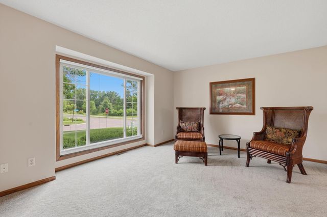 9445 Hillingdon Road, Woodbury, MN 55125