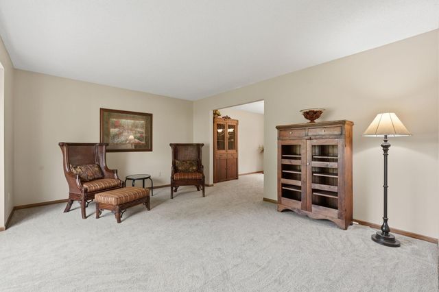 9445 Hillingdon Road, Woodbury, MN 55125