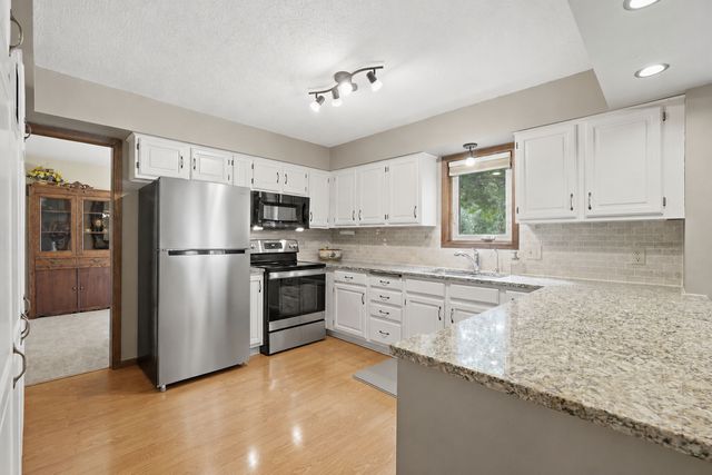 9445 Hillingdon Road, Woodbury, MN 55125
