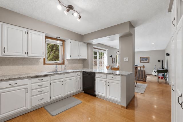9445 Hillingdon Road, Woodbury, MN 55125