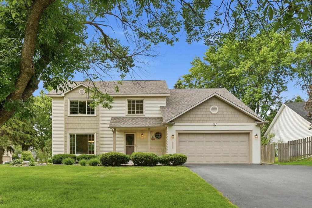 9445 Hillingdon Road, Woodbury, MN 55125