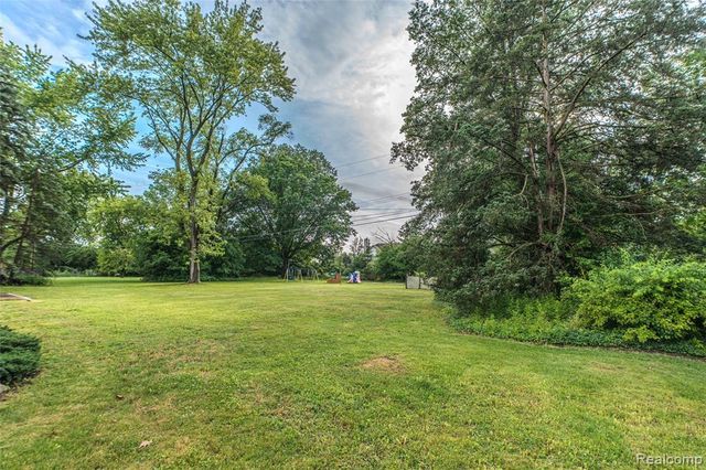 24567 Westmoreland Drive, Farmington, MI 48336
