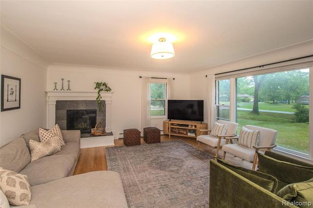 24567 Westmoreland Drive, Farmington, MI 48336