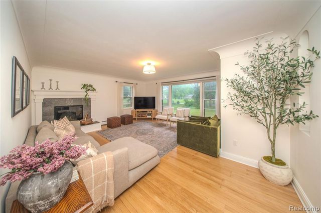 24567 Westmoreland Drive, Farmington, MI 48336