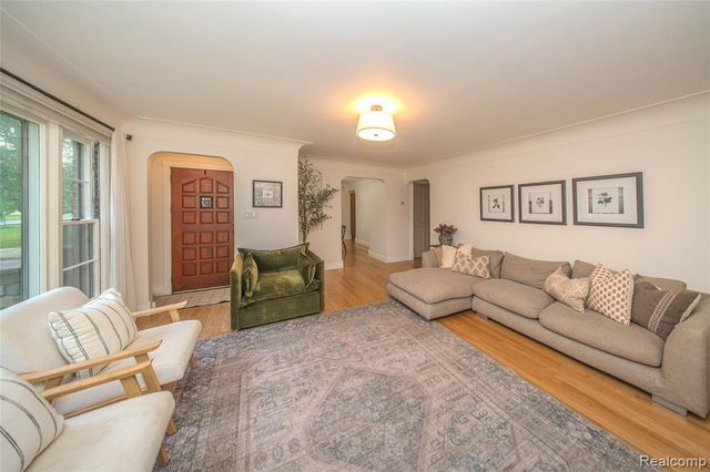 24567 Westmoreland Drive, Farmington, MI 48336