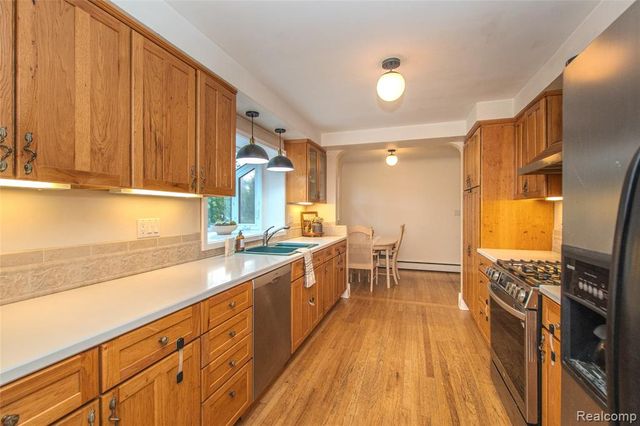 24567 Westmoreland Drive, Farmington, MI 48336