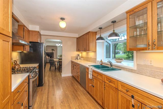 24567 Westmoreland Drive, Farmington, MI 48336