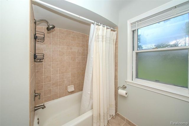 24567 Westmoreland Drive, Farmington, MI 48336