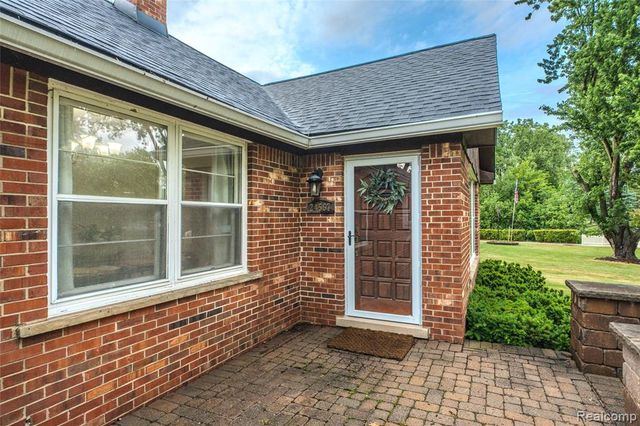 24567 Westmoreland Drive, Farmington, MI 48336