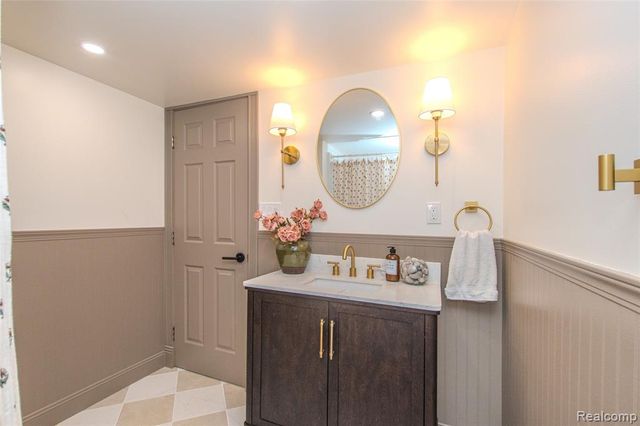 24567 Westmoreland Drive, Farmington, MI 48336