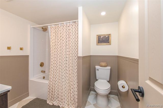 24567 Westmoreland Drive, Farmington, MI 48336