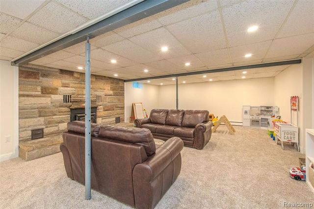24567 Westmoreland Drive, Farmington, MI 48336