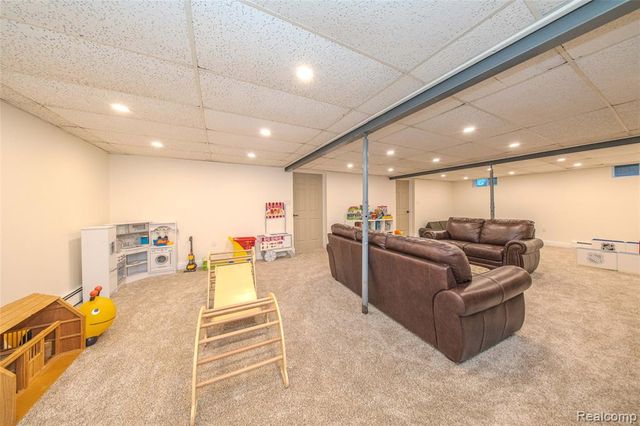 24567 Westmoreland Drive, Farmington, MI 48336