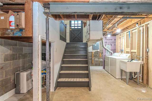 24567 Westmoreland Drive, Farmington, MI 48336