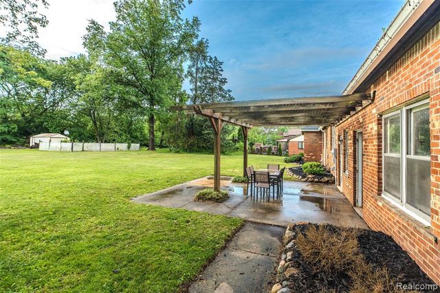 24567 Westmoreland Drive, Farmington, MI 48336