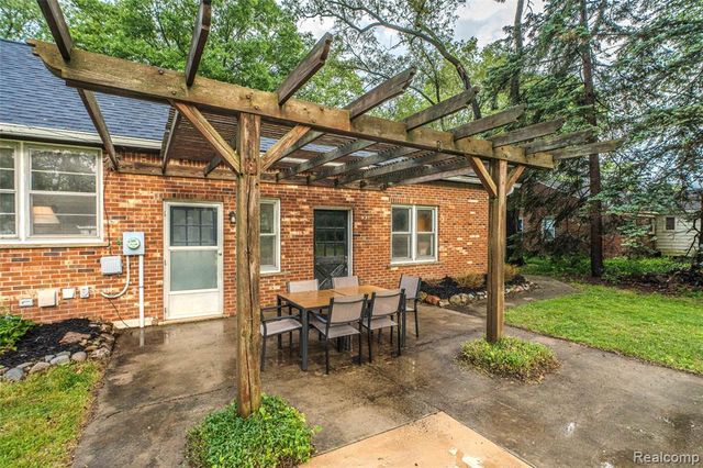 24567 Westmoreland Drive, Farmington, MI 48336