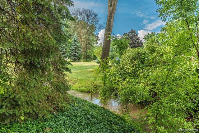 24567 Westmoreland Drive, Farmington, MI 48336