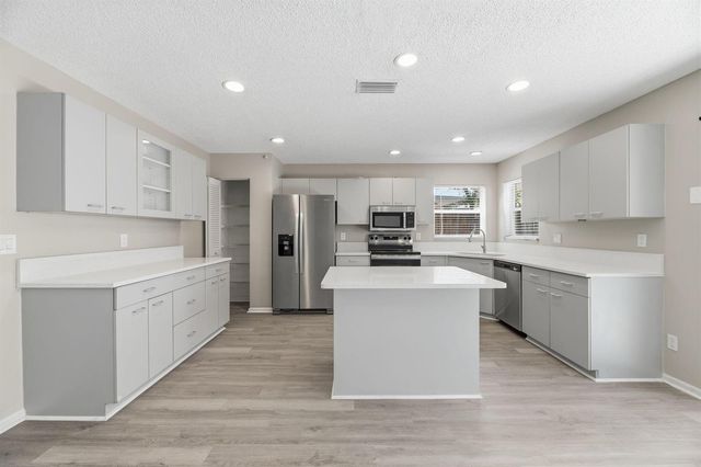 5477 NW 44th Way, Coconut Creek, FL 33073