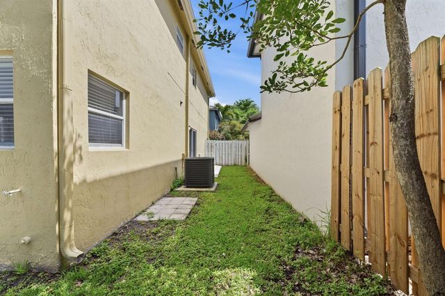 5477 NW 44th Way, Coconut Creek, FL 33073
