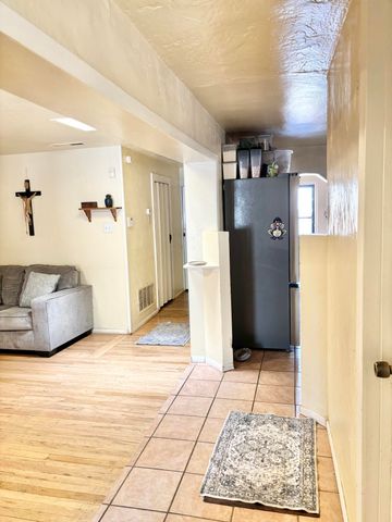 2820 W 8th Street NW, Albuquerque, NM 87107