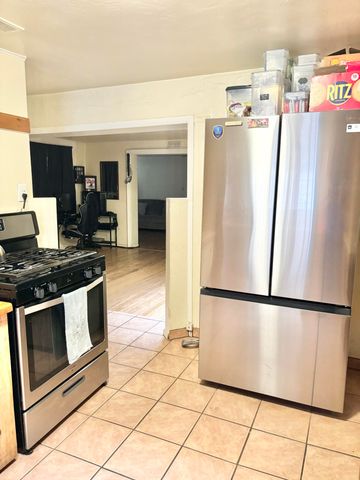 2820 W 8th Street NW, Albuquerque, NM 87107