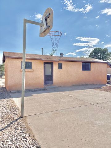 2820 W 8th Street NW, Albuquerque, NM 87107
