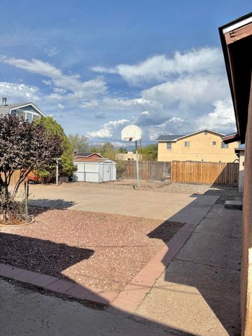 2820 W 8th Street NW, Albuquerque, NM 87107